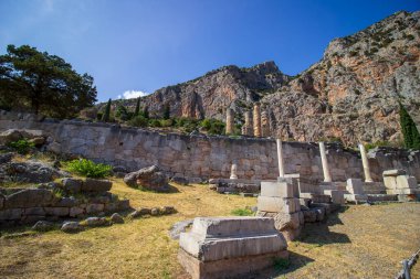 Delphi Oracle of Delphi Arkeolojik Harabeleri 'ndeki Atina Hazinesi, Apollo Tapınağı ve Antik Sığınak. Yüksek kalite fotoğraf