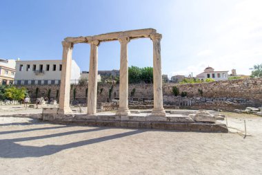 Yunanistan 'ın başkenti Atina' daki Akropolis 'in kuzeyindeki Hadrian Kütüphanesi harabeleri. Antik Roma İmparatoru Hadrian Kütüphanesi. - Evet. Yüksek kalite fotoğraf
