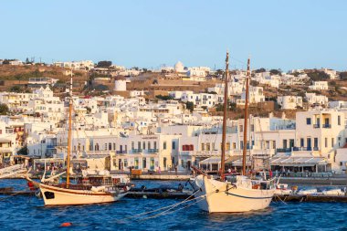 Mykonos Old Port ve Chora rıhtımı, Mykonos Town, Mykonos Adası, Cyclades, Yunan Adaları, Yunanistan, Avrupa. Yüksek kalite fotoğraf