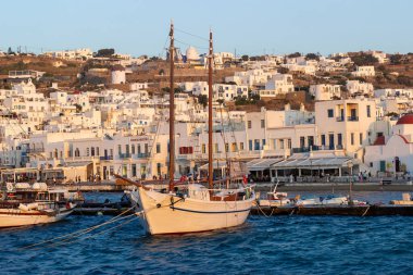 Mykonos Old Port ve Chora rıhtımı, Mykonos Town, Mykonos Adası, Cyclades, Yunan Adaları, Yunanistan, Avrupa. Yüksek kalite fotoğraf