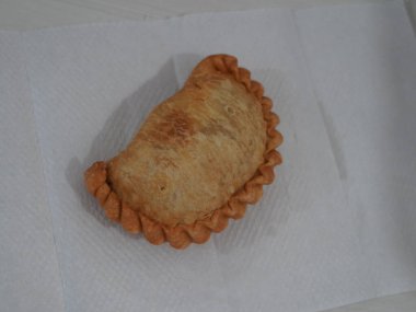 Bir parça ev yapımı turta.