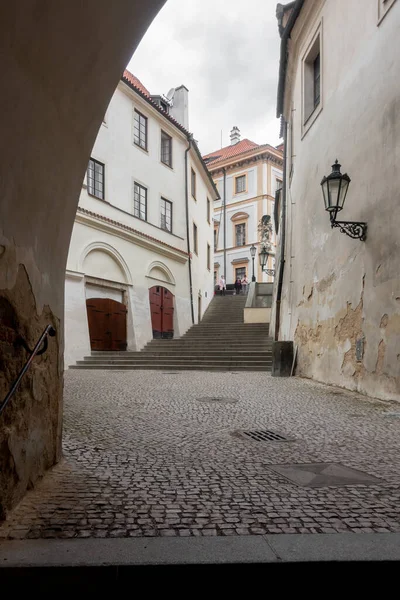 Прага Чехія 2023 Люди Які Ходять Романтичних Старих Вузьких Островах — стокове фото