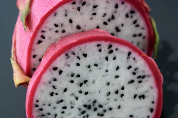 Witte Stukjes Rijp Roze Exotisch Drakenfruit Met Zaden Hoge Kwaliteit — Stockfoto
