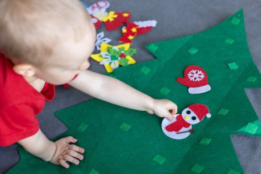 Eğitici oyuncaklar, bilişsel yetenekler, Montessori aktiviteleri. Seçici odak