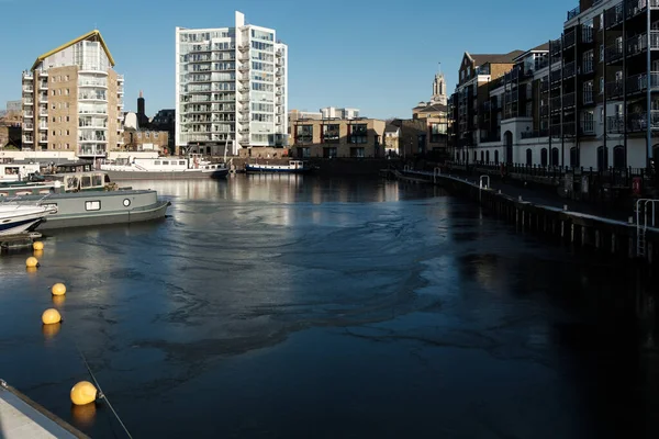 Vista Bacia Congelada Limehouse Londres Podemos Ver Alguns Navios Edifícios — Fotografia de Stock
