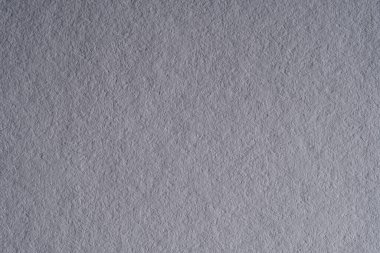 Ayrıntılı dokuyu gösteren gri kumaşın makro yakın çekimi, çeşitli tasarım ve reklam amaçlarına uygun yumuşak ve desenli bir arkaplan oluşturur