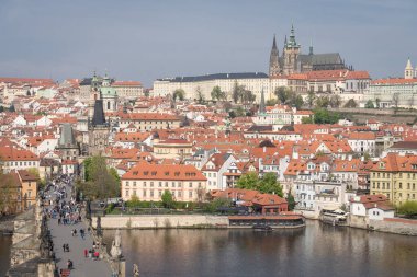 Baskın katedrali olan tarihi şehir panoraması şehir merkezinde, Prag, Çek Cumhuriyeti 'nde..
