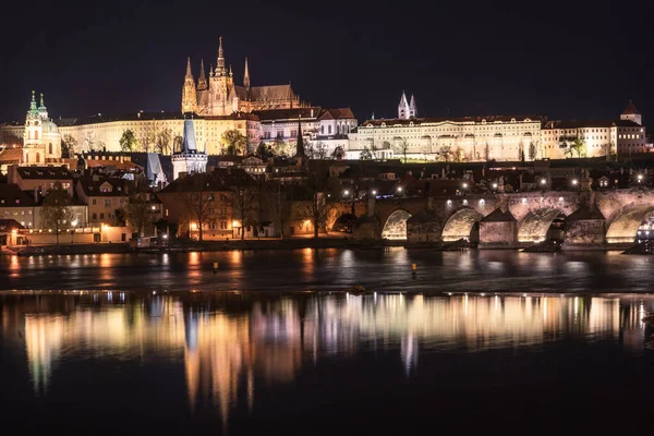 Panorama Noturno Com Castelo Acima Cidade Histórica Iluminada Praga Tchecoslováquia — Fotografia de Stock