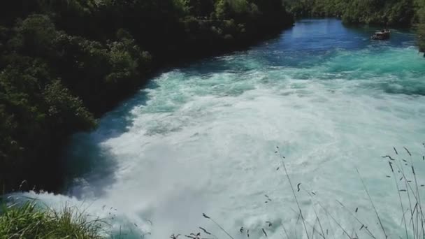 Вид Зверху Масивний Потік Водоспаду Блакитною Водою Full Нова Зеландія — стокове відео