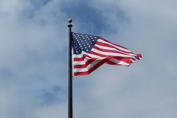 Bandeira Americana Fundo Céu Azul — Fotografia de Stock