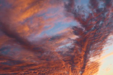 Güzel, kırmızı, bordo, günbatımı arka plan, gökyüzündeki alev...