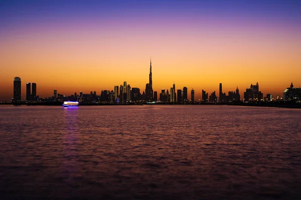 Vista Nocturna Los Edificios Dubai Skyline Una Toma Dubai Rascacielos —  Fotos de Stock