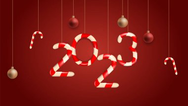 Mutlu yıllar 2023 bayrağı. 3D şeker kamışı metin 2023 kırmızı arka planda Noel toplarıyla asılı.