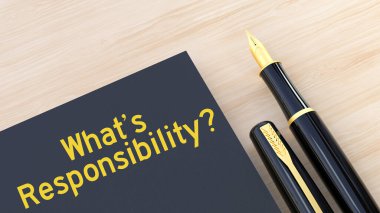 İş konsepti: Ahşap arkaplanda işaret olan yapışkan bir nota metin