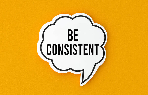 Будьте последовательным концепция написана в речи пузырь. Желтый фон, иллюстрация.