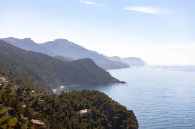 Binbaşı Denizi 'nin ve uçurumların güzel manzarası, tatil konsepti, mavi telif uzayı. Yüksek kalite fotoğraf