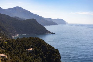 Binbaşı Denizi 'nin ve uçurumların güzel manzarası, tatil konsepti, mavi telif uzayı. Yüksek kalite fotoğraf