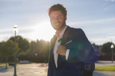 Günbatımında İspanyol iş adamı portresi. Yüksek kalite fotoğraf