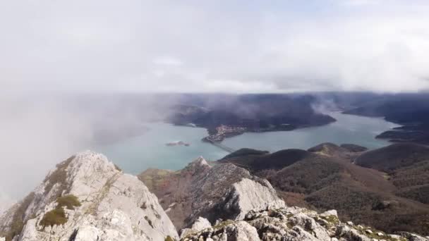 Timelapse Hermoso Lago Montañas Nubes Fotografía Del Pico Gilbo Leon — Vídeo de stock