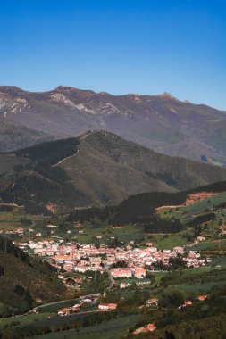 Güzel dağ köyünün hava manzarası. Potes, Cantabria, İspanya. Yüksek kalite fotoğraf