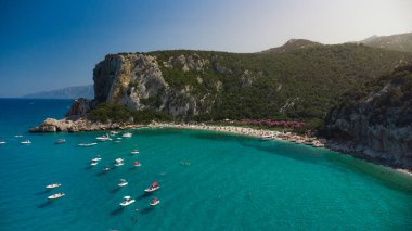 İtalyan sahil şeridindeki Idyllic plajı. Hava görüntüsü. Cala Luna, Sardinya. Yüksek kalite fotoğraf