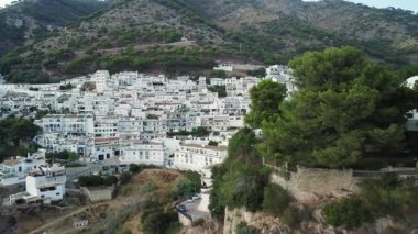 İspanya 'nın Endülüs kentindeki Mijas kasabasının havadan görünüşü. Yüksek kalite 4k görüntü