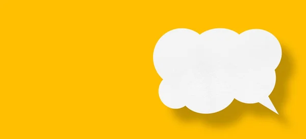 Bolha Fala Papel Nuvem Branca Fundo Amarelo Design — Fotografia de Stock