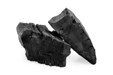 Beyaz arkaplanda siyah kömür izole edildi