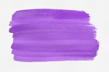 Mor fırça beyaz arkaplanda izole edilmiş. Mor suluboya.