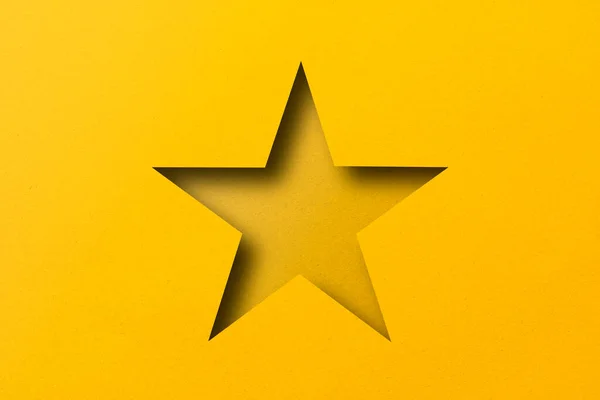 Papel Amarelo Cortado Buracos Estrelas São Cobertas Com Luz Sombra — Fotografia de Stock