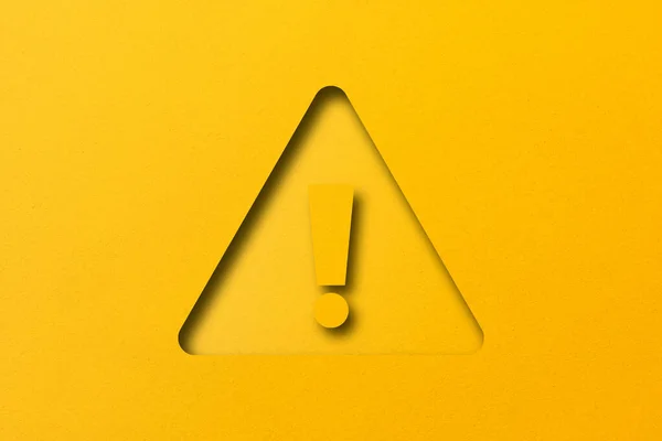 Papel Amarillo Cortado Formas Signo Exclamación Señal Advertencia Fijada Sobre —  Fotos de Stock