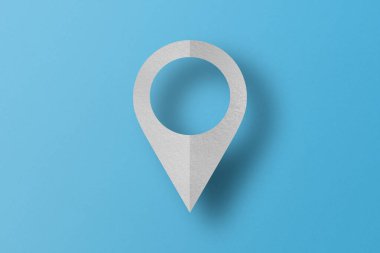 Beyaz kağıt şekiller, yerleştirme iğneleri. noktalama yastığı konumu işareti Açık mavi kağıt arkaplan üzerinde ayarlı.