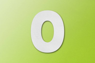 Yeşil arkaplanda 0 numaralı beyaz yazı tipi izole edildi.