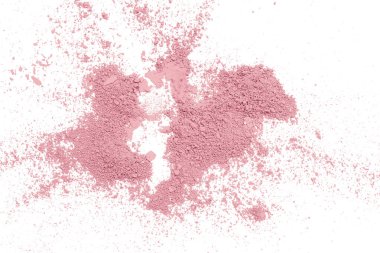beyaz arkaplanda izole edilmiş pembe toz