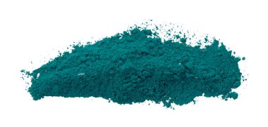 Beyaz arkaplanda yeşil toz izole edildi