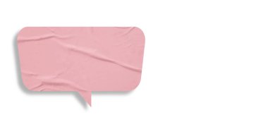 Pembe konuşma balonu buruşmuş kağıt beyaz arkaplanda izole edilmiş.