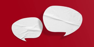 Kırmızı arkaplanda izole edilmiş beyaz konuşma balonu buruşmuş kağıt