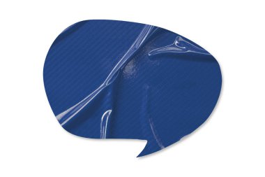 Mavi konuşma balonu buruşmuş kağıt beyaz arkaplanda izole edilmiş