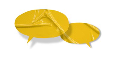 Sarı konuşma balonu buruşmuş kağıt beyaz arkaplanda izole edilmiş