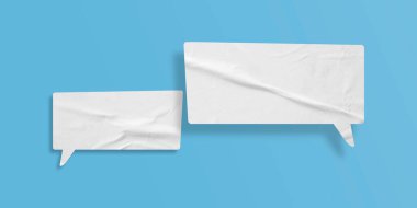 Beyaz konuşma balonu buruşmuş kağıt açık mavi arkaplanda izole edilmiş