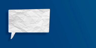 Beyaz konuşma balonu buruşmuş kağıt mavi arkaplanda izole edilmiş