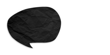 Beyaz arkaplanda izole edilmiş siyah buruşuk konuşma balonu kağıdı