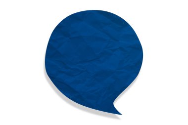 Mavi konuşma balonu buruşmuş kağıt beyaz arkaplanda izole edilmiş