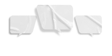 Beyaz konuşma balonu buruşmuş kağıt beyaz arkaplanda izole