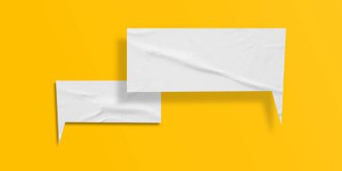 Beyaz konuşma balonu buruşmuş kağıt sarı arkaplanda izole edilmiş.