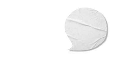 Beyaz konuşma balonu buruşmuş kağıt beyaz arkaplanda izole