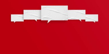 Kırmızı arkaplanda izole edilmiş beyaz konuşma balonu buruşmuş kağıt