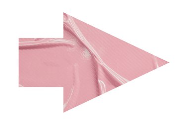 Pembe buruşmuş kağıt ok beyaz arkaplanda izole edilmiş.