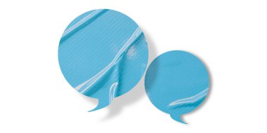 Açık mavi konuşma balonu buruşmuş kağıt beyaz arkaplanda izole edilmiş