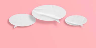 Pembe arka planda izole edilmiş beyaz buruşuk konuşma balonu kağıdı